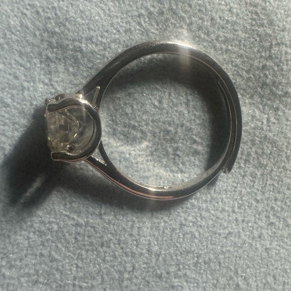 1 CT VVS1 Moissanite. Ladies Engagement Ring, 925 Sterling W/ White Gold Plate - Picture 4 of 6